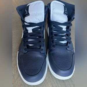 Jordan 1 Mid Retros